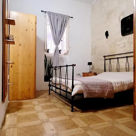 Blue Door Apartment *